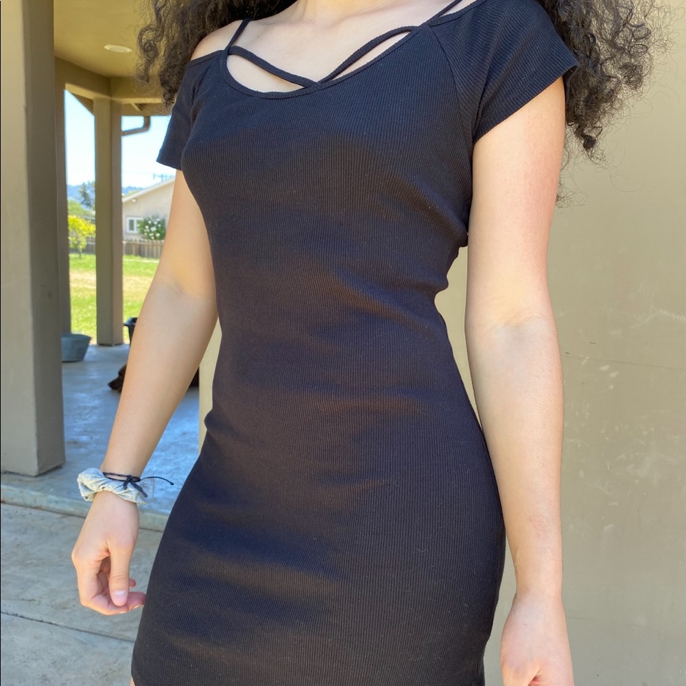 Strappy black bodycon dress🔅🖤